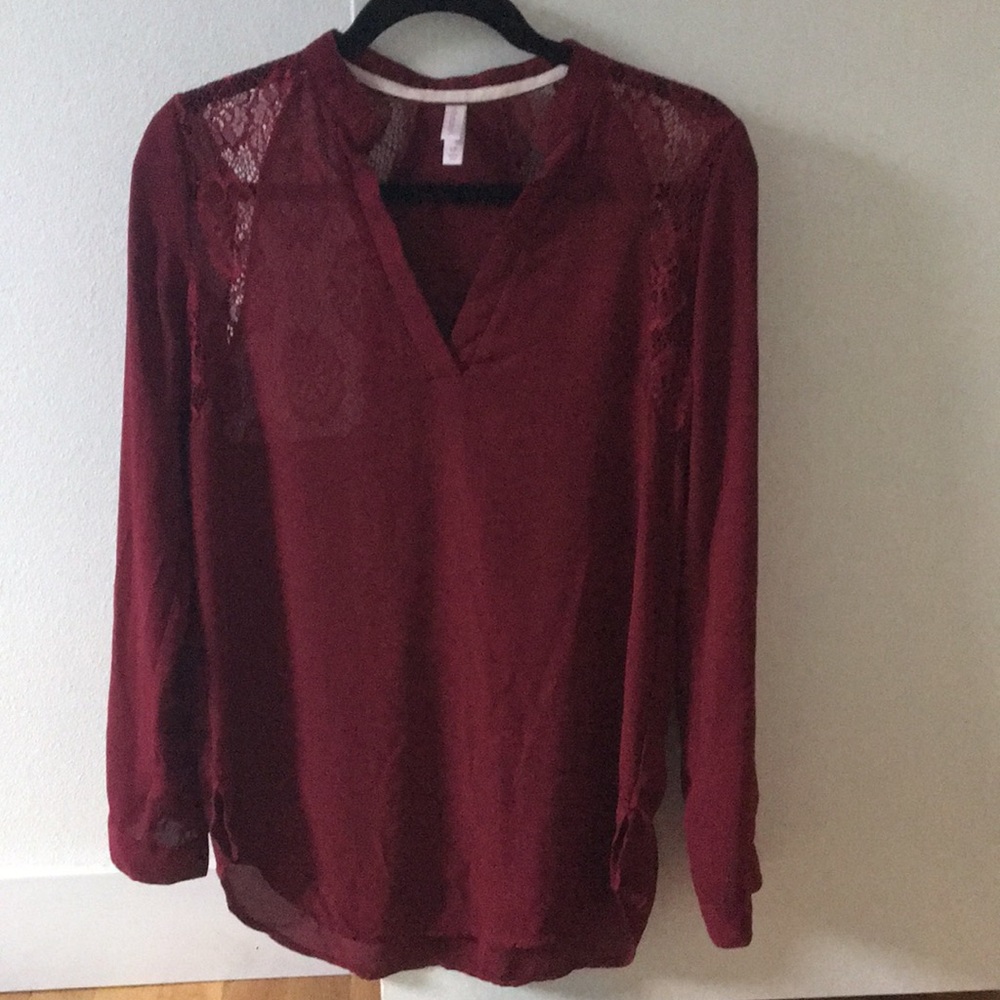 Long sleeve maroon top